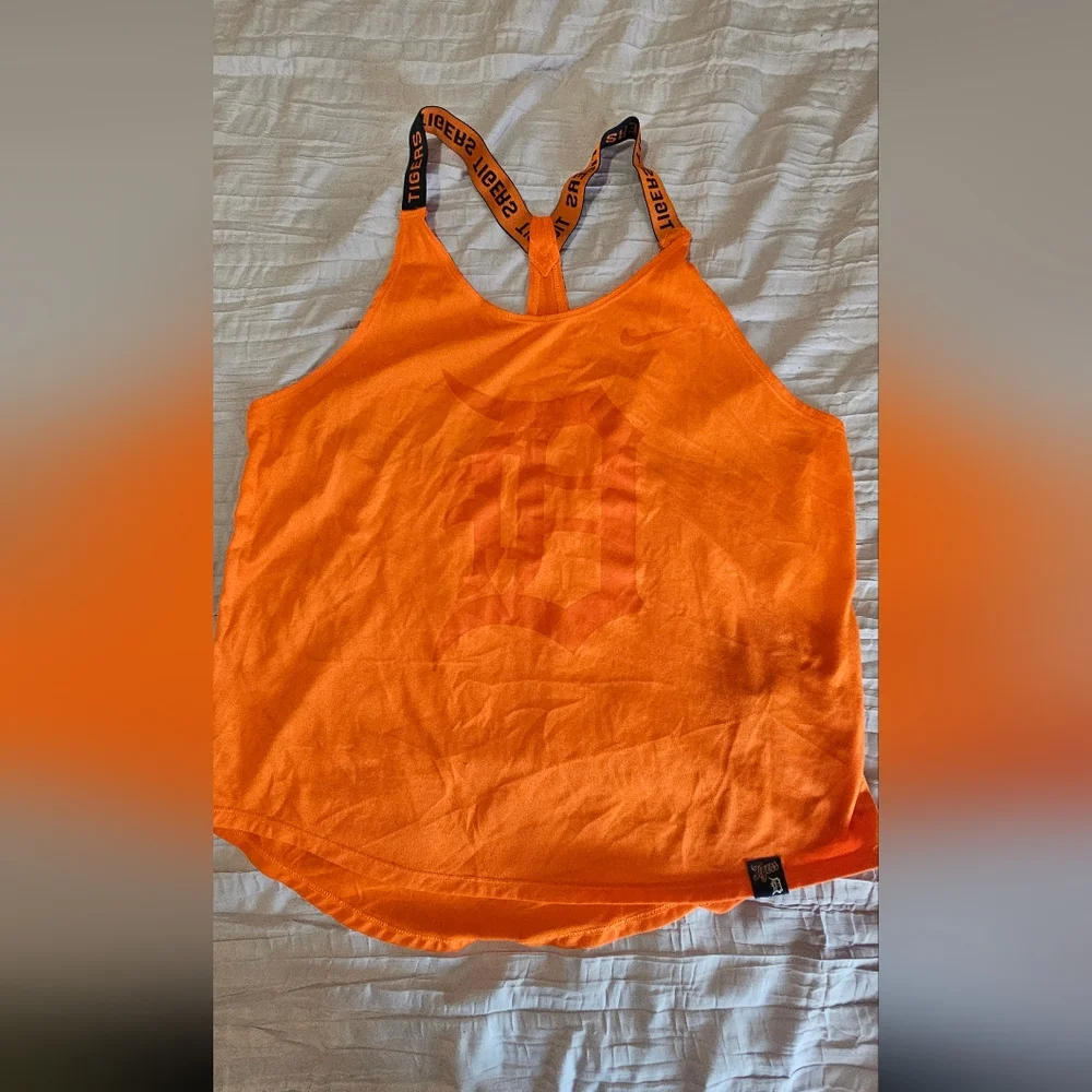Nike Orange Sleeveless Crop Tank Top - Picture 1 of 4